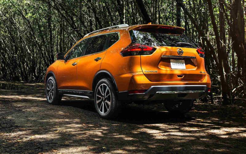 Comparison Nissan XTrail Ti 2017 vs Nissan Rogue 2017 SUV Drive